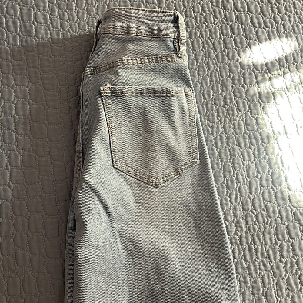 Denim - Picture 4 of 5